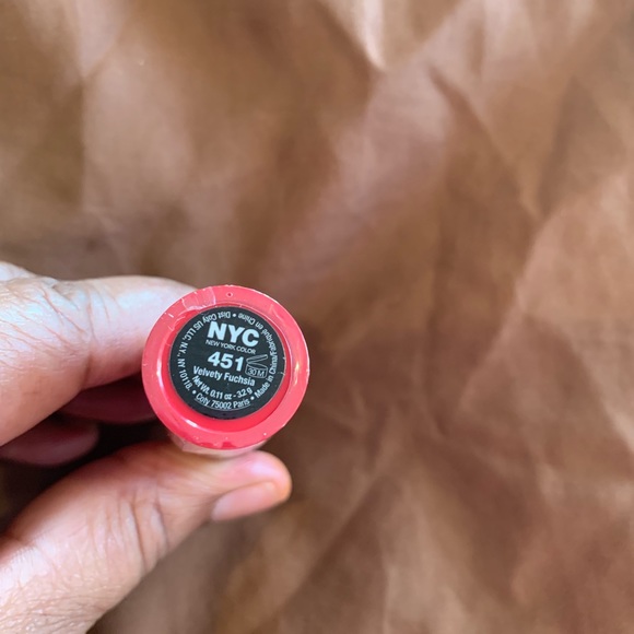 NYC LIPSTICK..... VELVETY FUCHSIA 451 - Picture 2 of 2